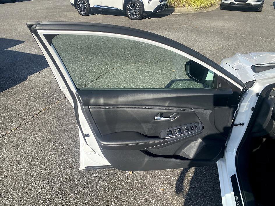 2024 Nissan Sentra SV photo 7