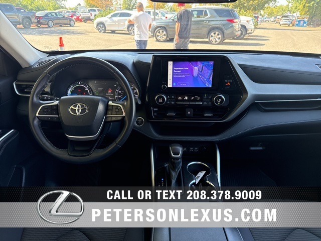 2023 Toyota Highlander Hybrid LE photo 11