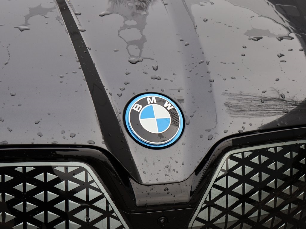 Used 2022 BMW iX Base with VIN WB523CF08NCK28242 for sale in Kansas City, MO