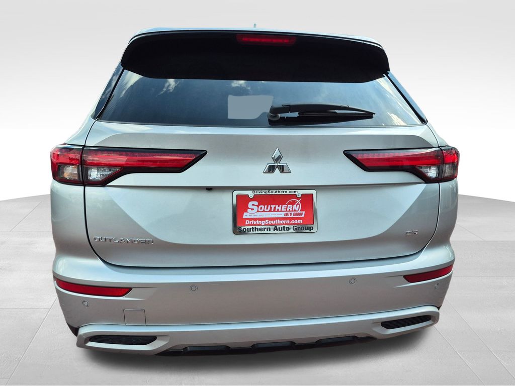 2024 Mitsubishi Outlander SE Black Edition photo 5
