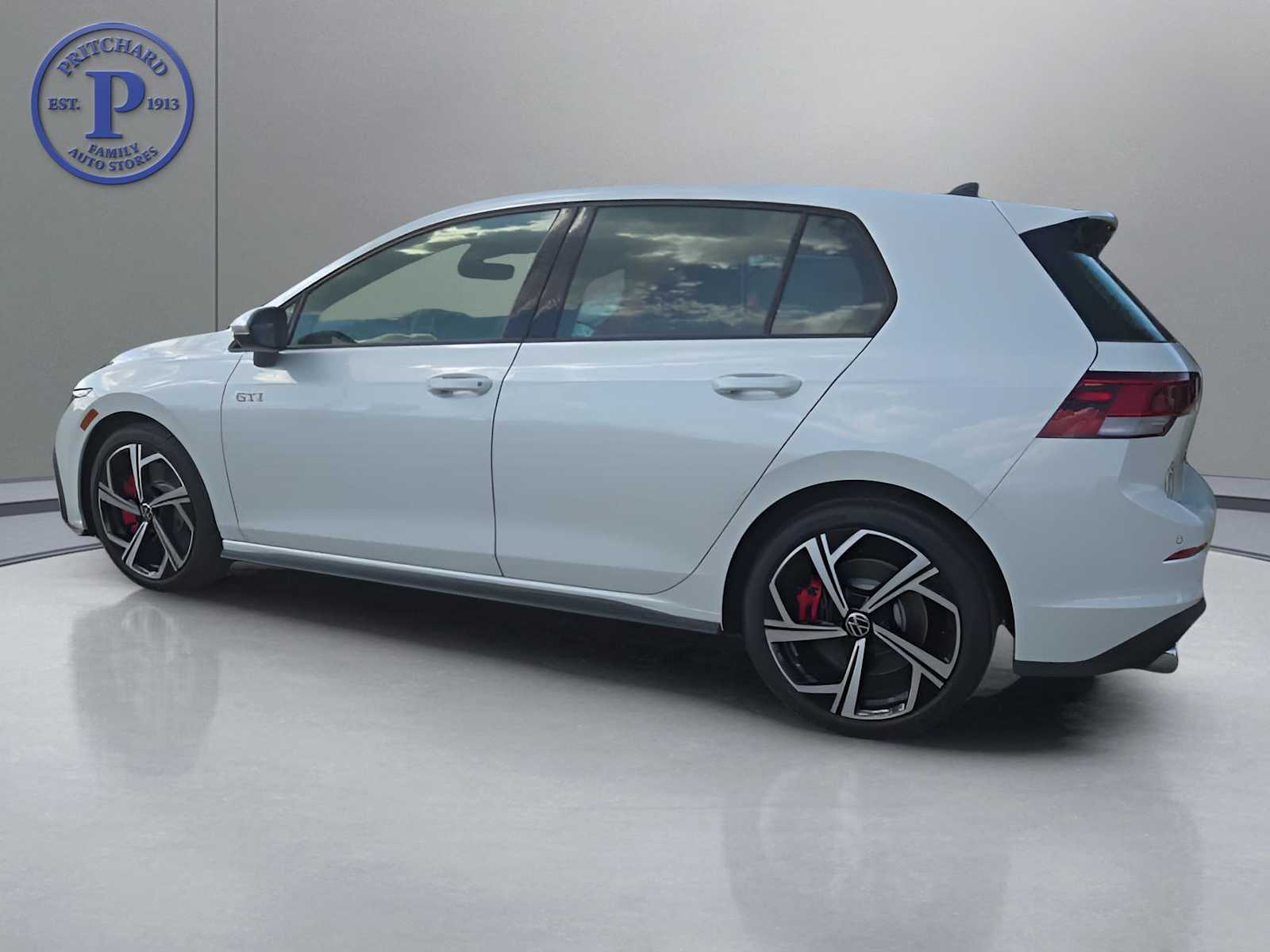 2025 Volkswagen Golf GTI SE photo 2