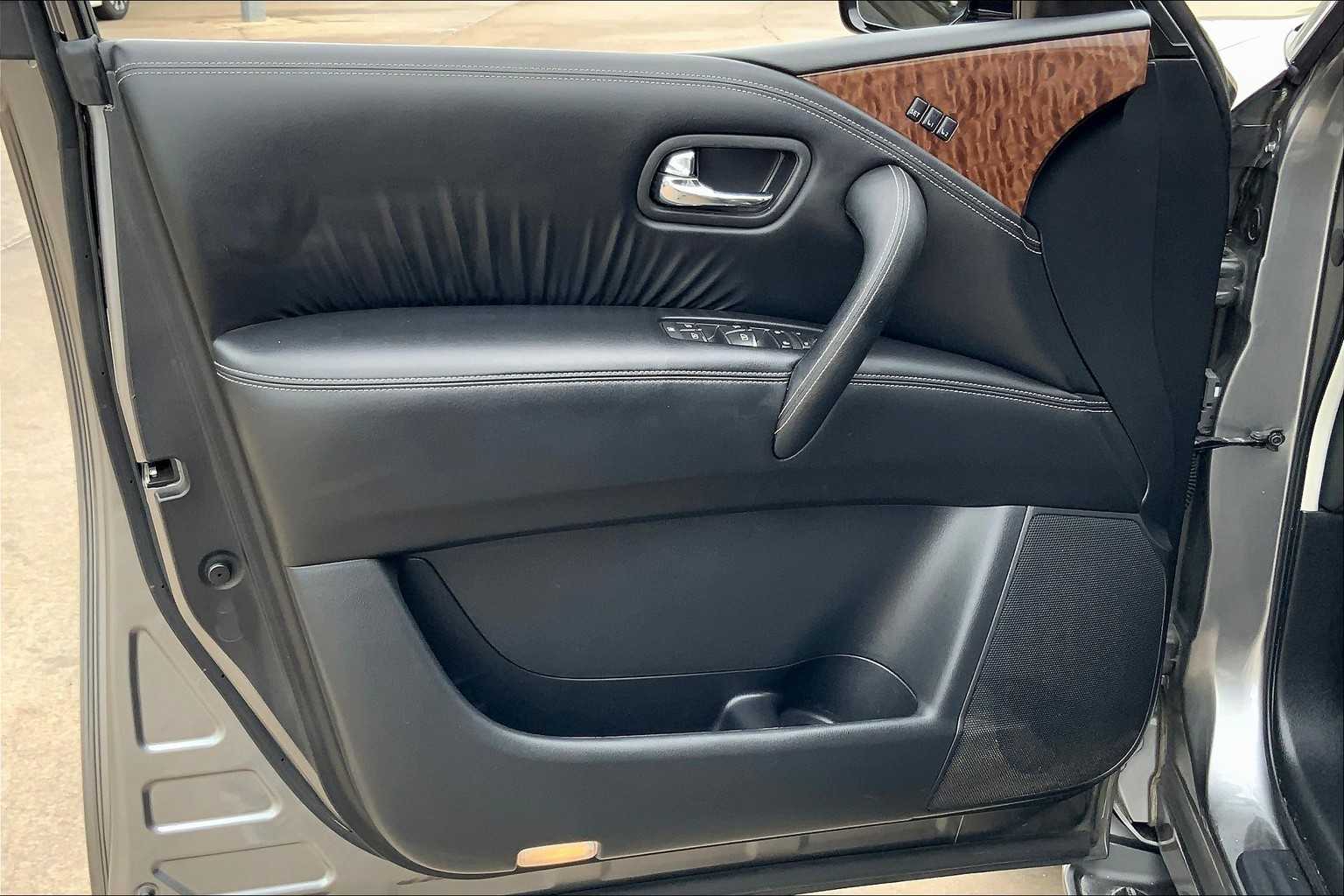 2020 Nissan Armada SL photo 23