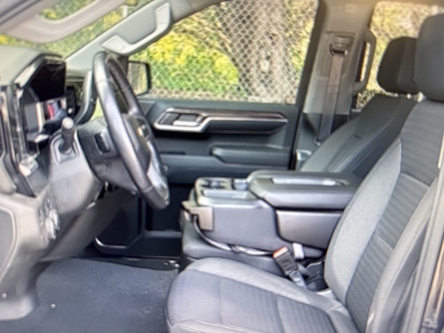 2022 Chevrolet Silverado 1500 LT photo 2