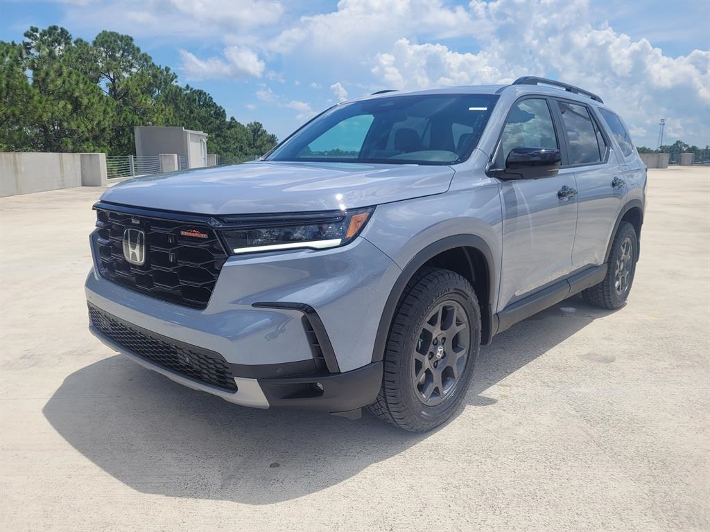 2025 Honda Pilot TrailSport photo 2