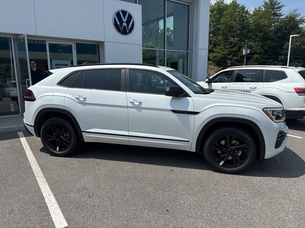 2025 Volkswagen Atlas Cross Sport SEL R-Line photo 7
