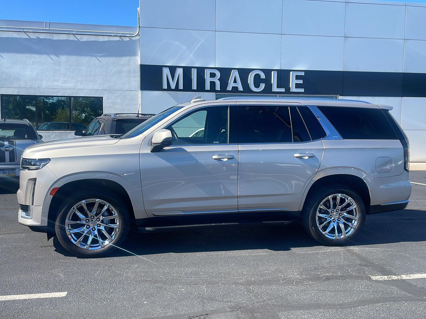 2023 Cadillac Escalade Premium Luxury photo 2