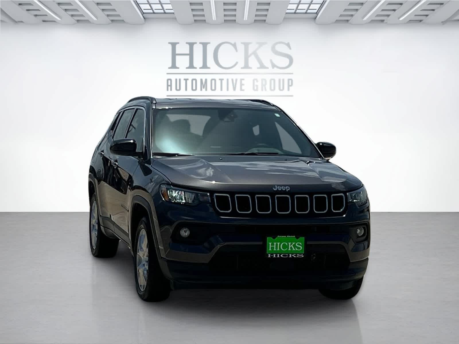 2024 Jeep Compass Latitude Lux photo 3