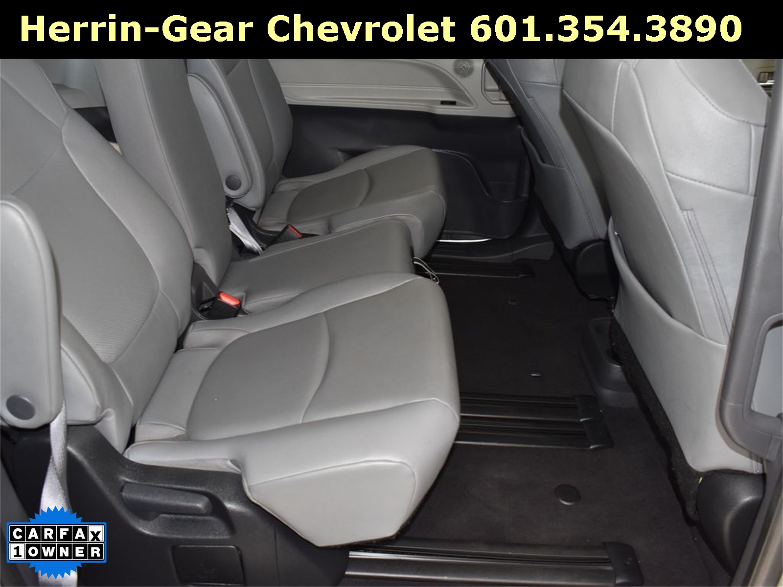 2023 Toyota Sienna XLE photo 20