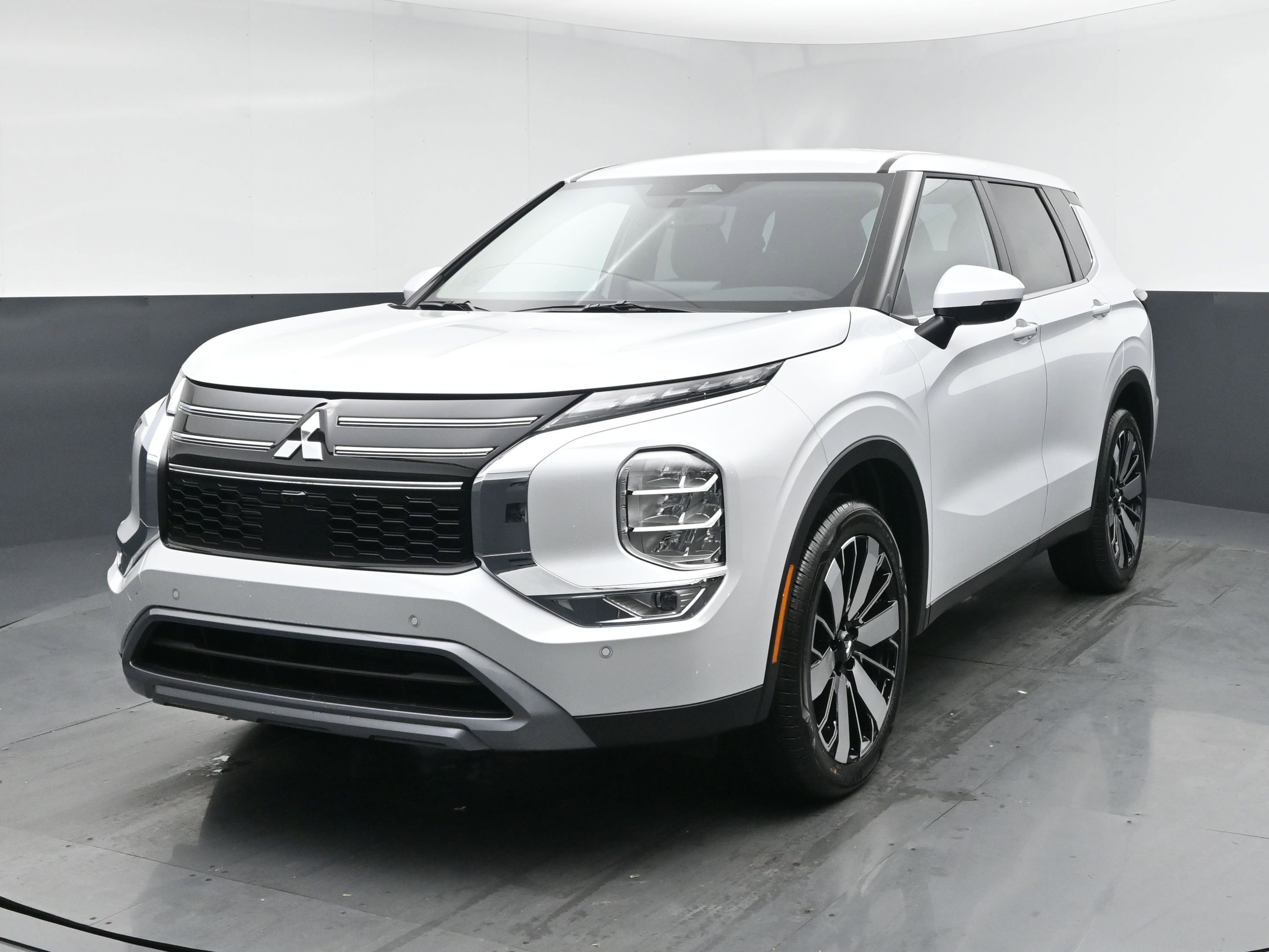 2026 Mitsubishi Outlander's photo