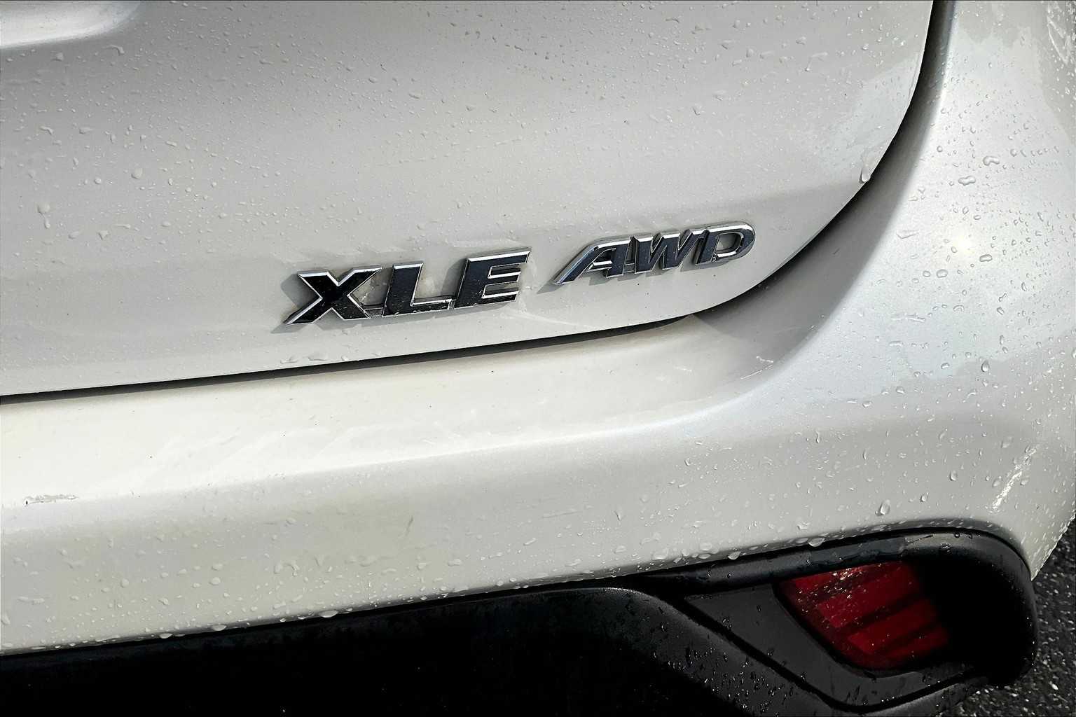 2021 Toyota Highlander XLE photo 9