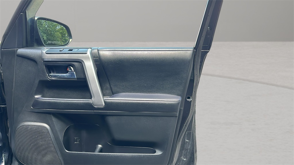 2022 Toyota 4Runner SR5 Trail photo 34