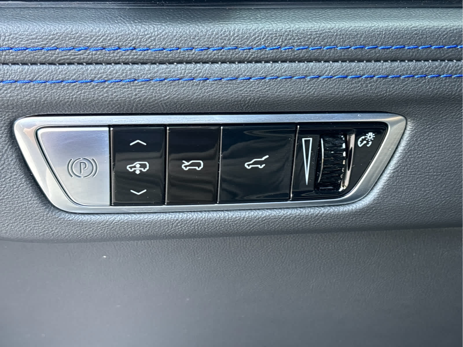 2025 Cadillac Escalade IQ Luxury photo 15