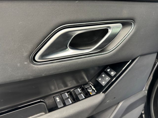 2025 Land Rover Range Rover Velar SE photo 25