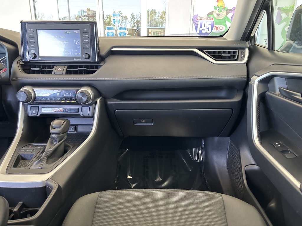 2022 Toyota RAV4 LE photo 21