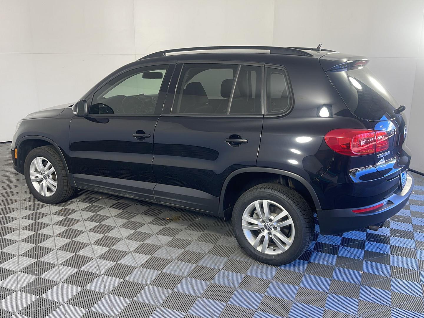 2016 Volkswagen Tiguan S photo 9