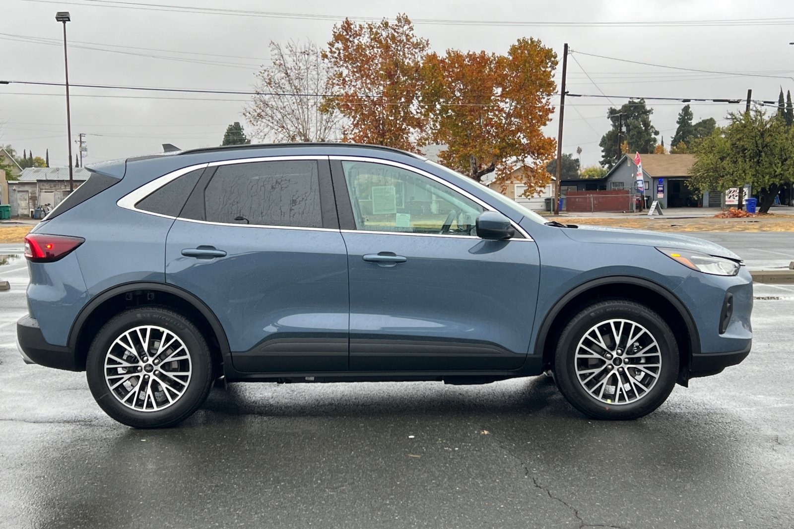 2025 Ford Escape Plug-In Hybrid photo 3