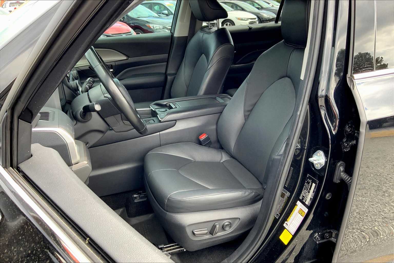 2024 Toyota Highlander Hybrid XLE photo 6