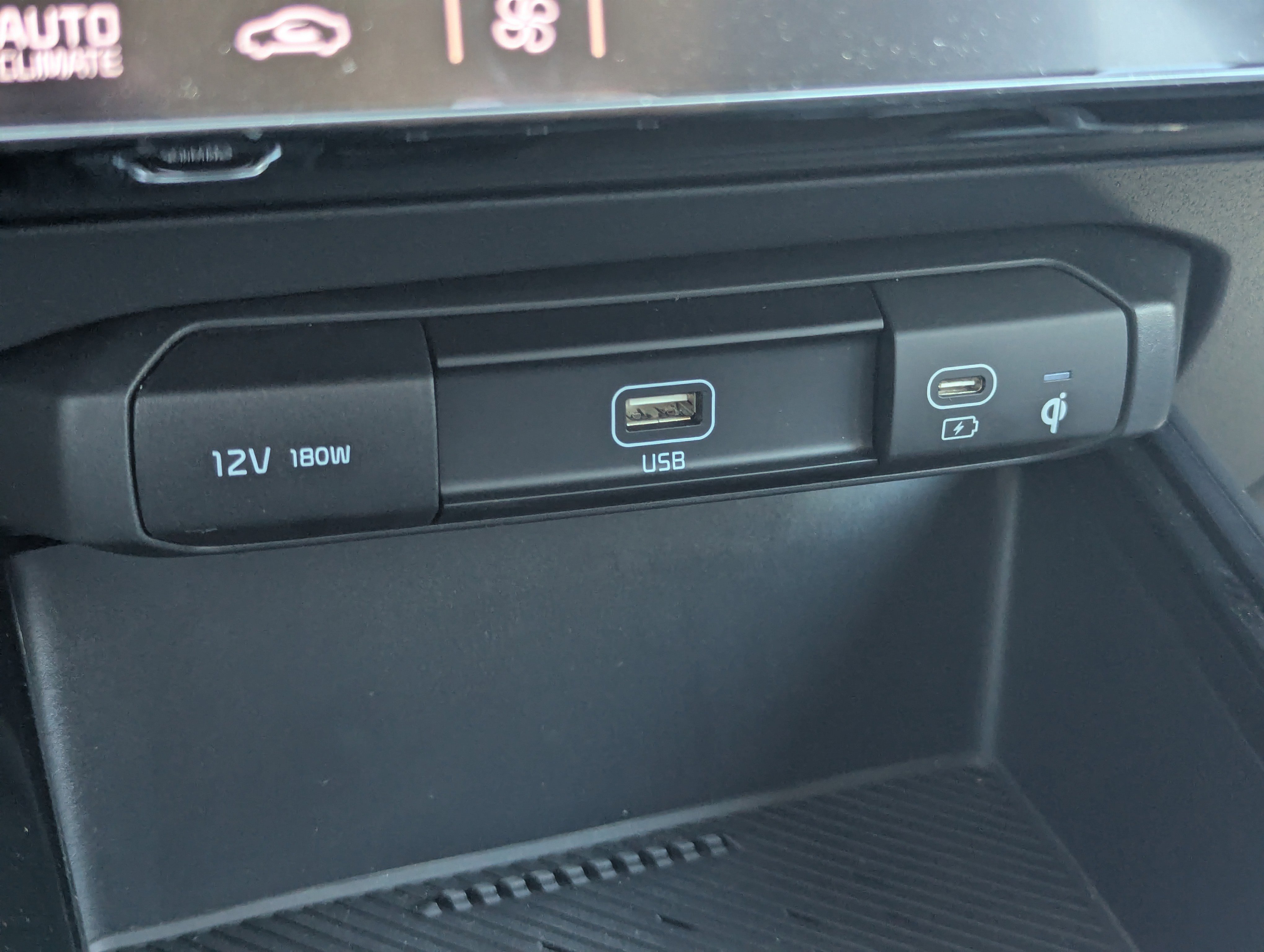 2024 Kia Niro Plug-In Hybrid SX Touring photo 10