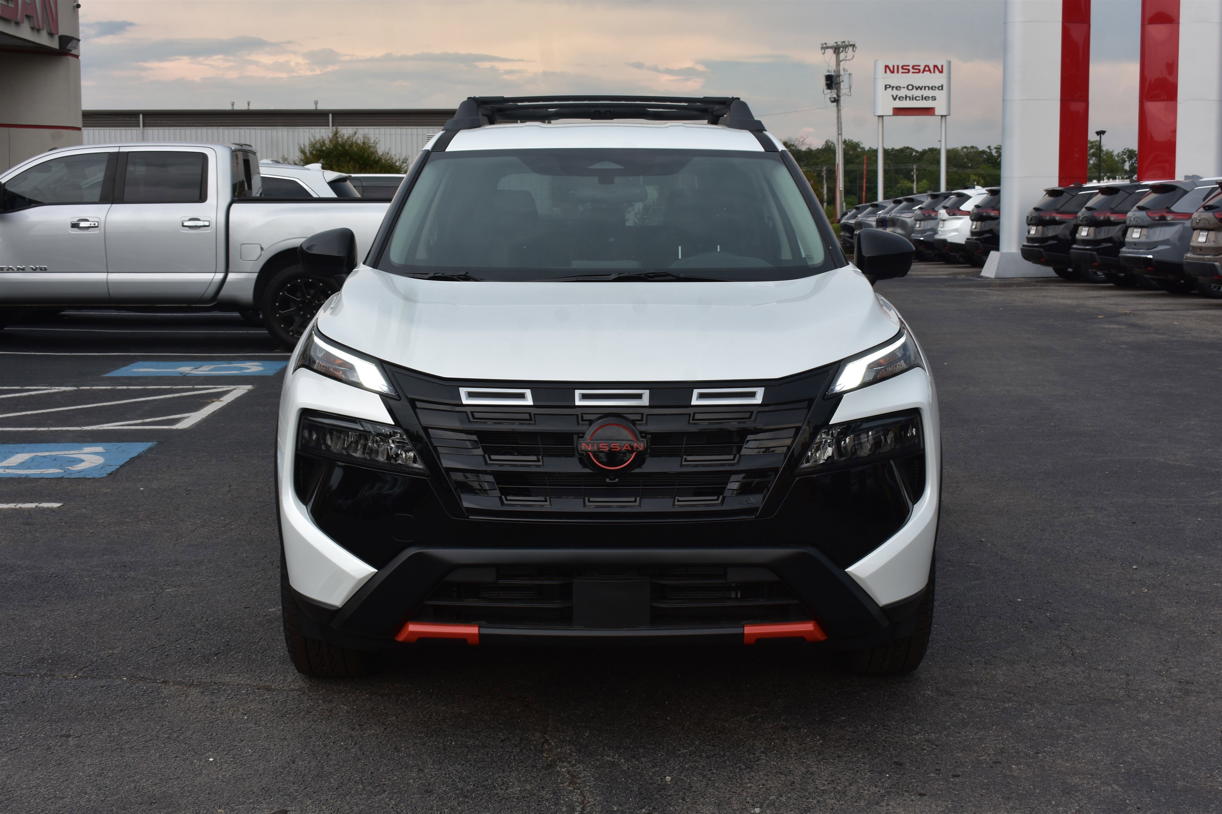2026 Nissan Rogue SV photo 2