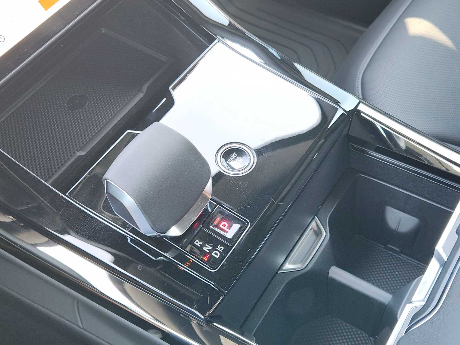 2025 Land Rover Range Rover Sport SE photo 16