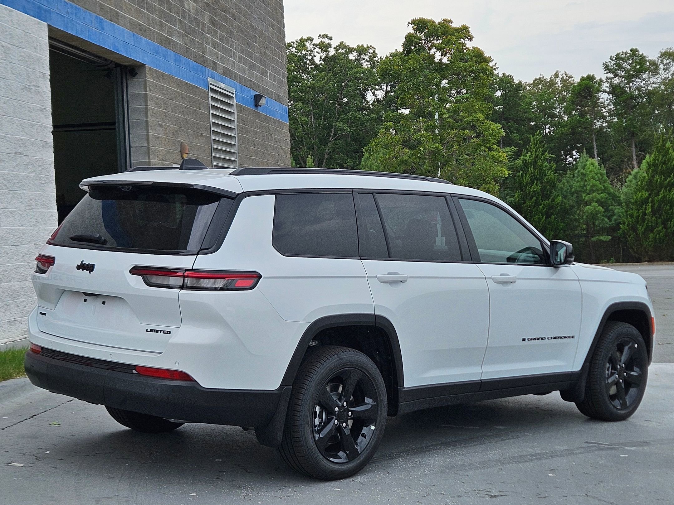 2025 Jeep Grand Cherokee Limited photo 4