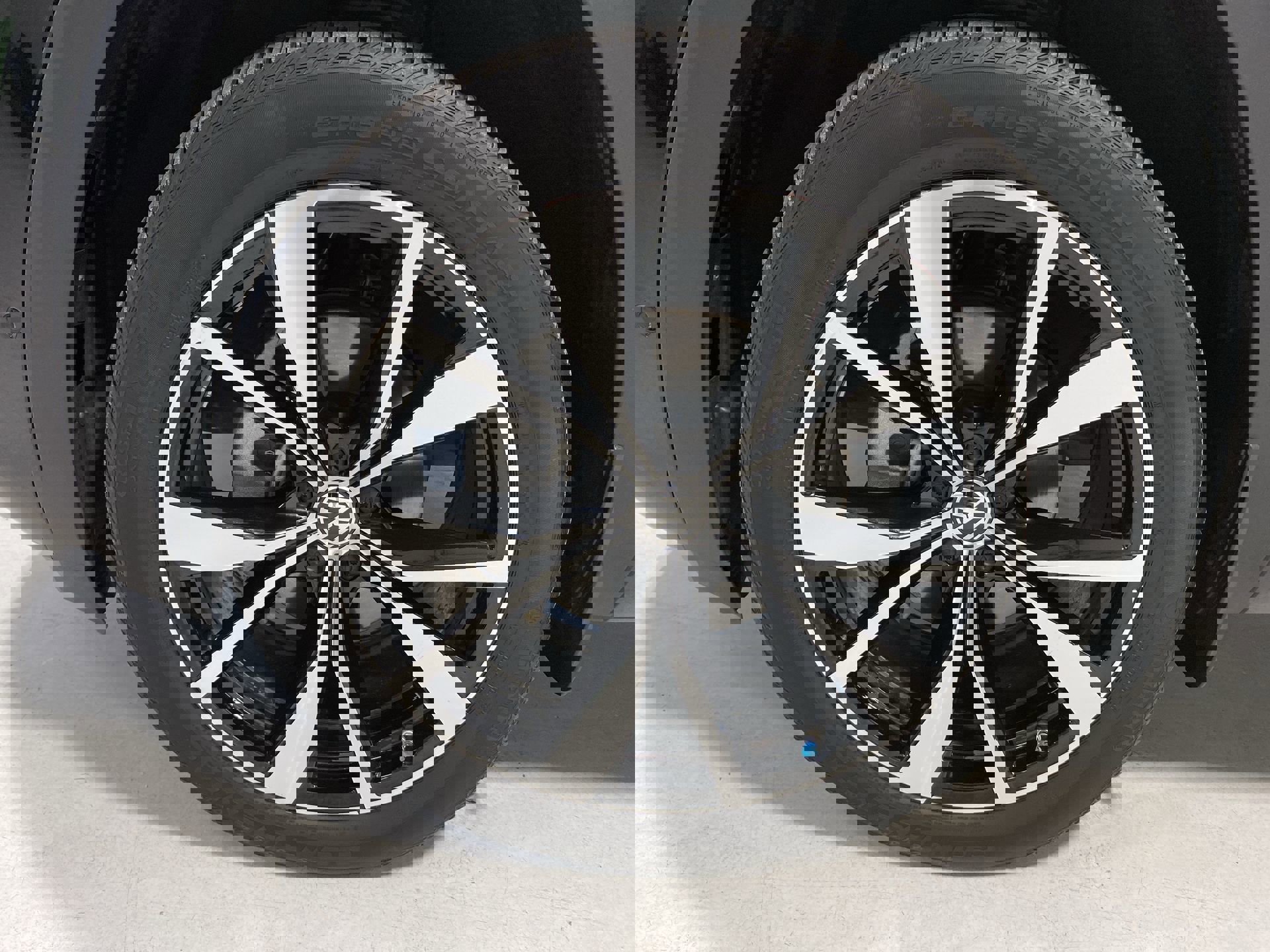 2024 Volkswagen Atlas SEL Premium R-Line photo 30