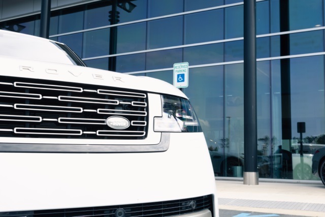2023 Land Rover Range Rover SE photo 5
