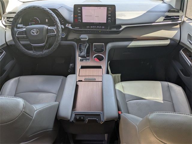 2022 Toyota Sienna XLE photo 13