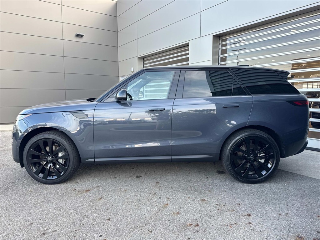 2025 Land Rover Range Rover Sport SE photo 4