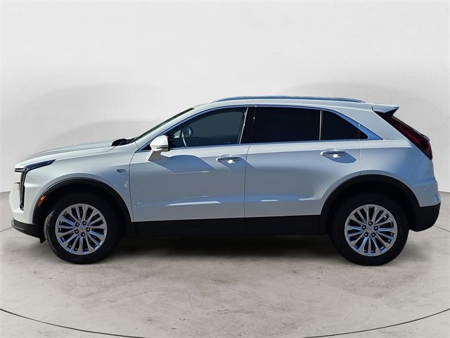 2024 Cadillac XT4 Luxury photo 2