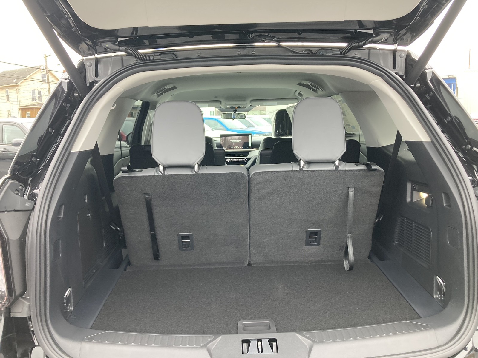 2026 Ford Explorer photo 2