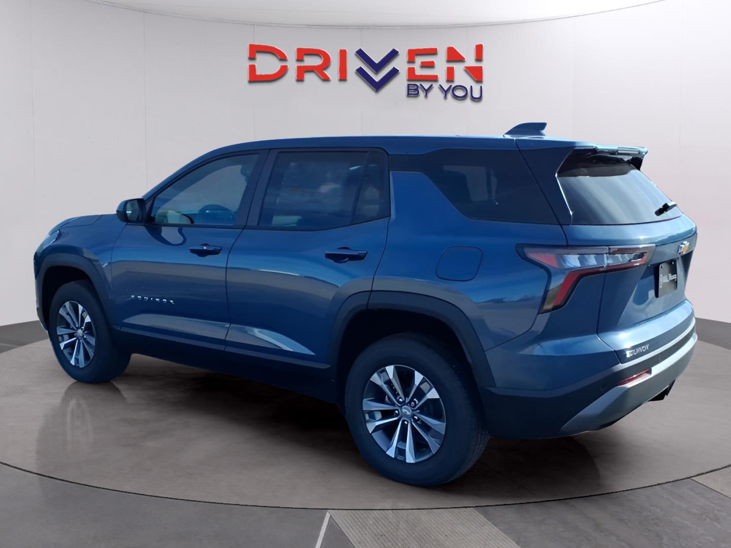 2026 Chevrolet Equinox photo 2