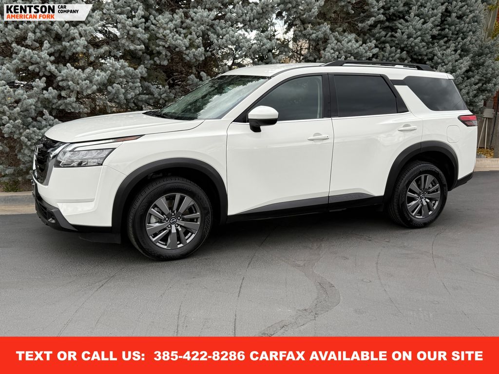 2025 Nissan Pathfinder SV's photo