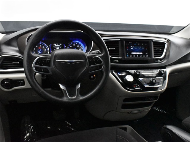 2021 Chrysler Voyager L photo 10