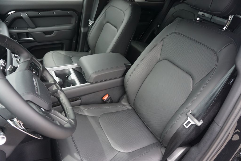 2025 Land Rover Defender 110 V8 photo 20