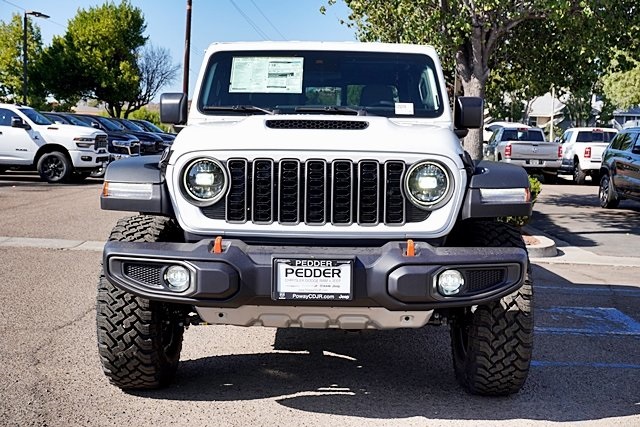 New 2025 Bright White Clear-Coat Exterior Paint Jeep Mojave image 5
