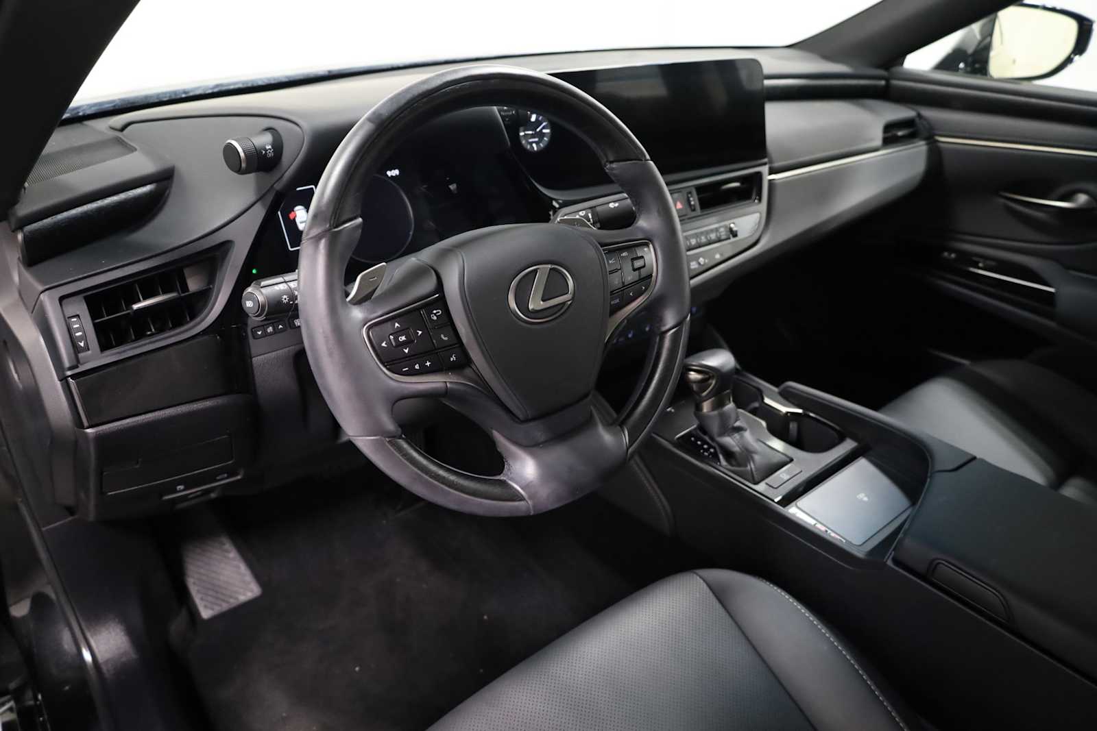 2023 Lexus ES 250 photo 4