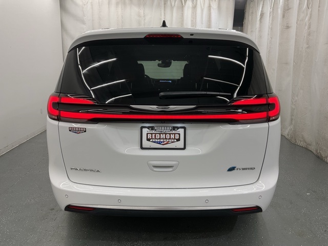 2024 Chrysler Pacifica Hybrid Pinnacle photo 6