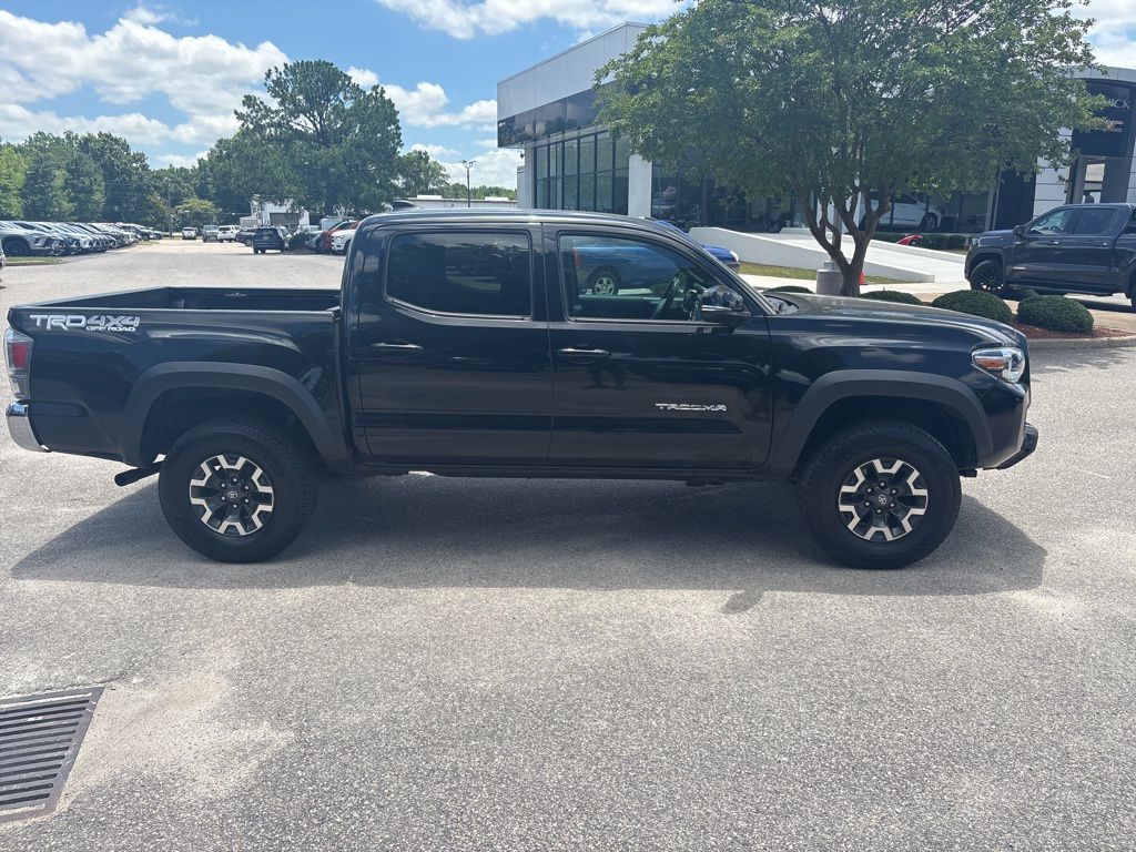 2022 Toyota Tacoma TRD Off-Road photo 2