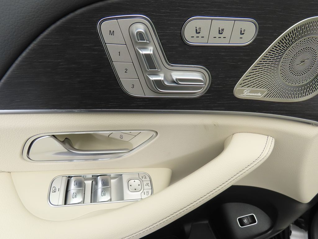 2025 Mercedes Benz GLS 450 4MATIC photo 22