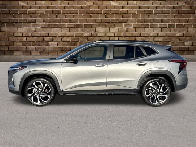 2024 Chevrolet Trax photo 2