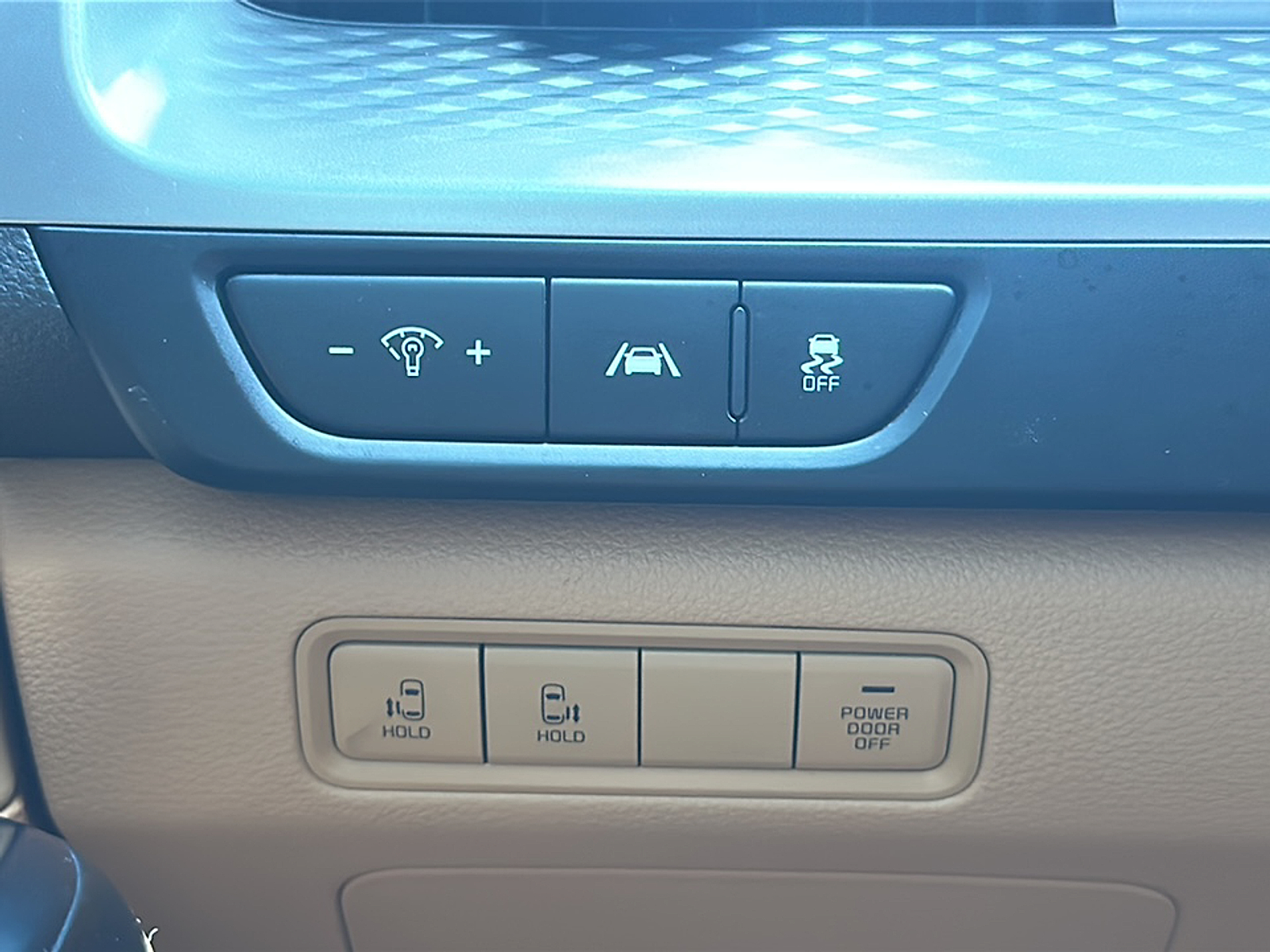 2024 Kia Carnival LX photo 19