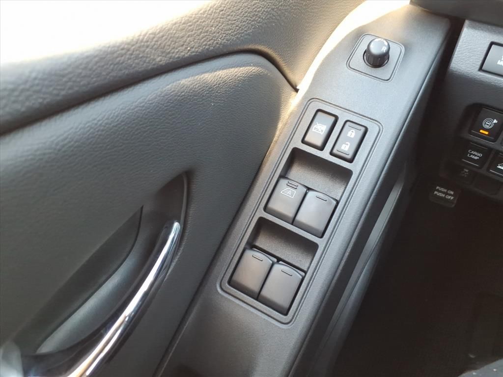 2025 Nissan Frontier SV photo 13