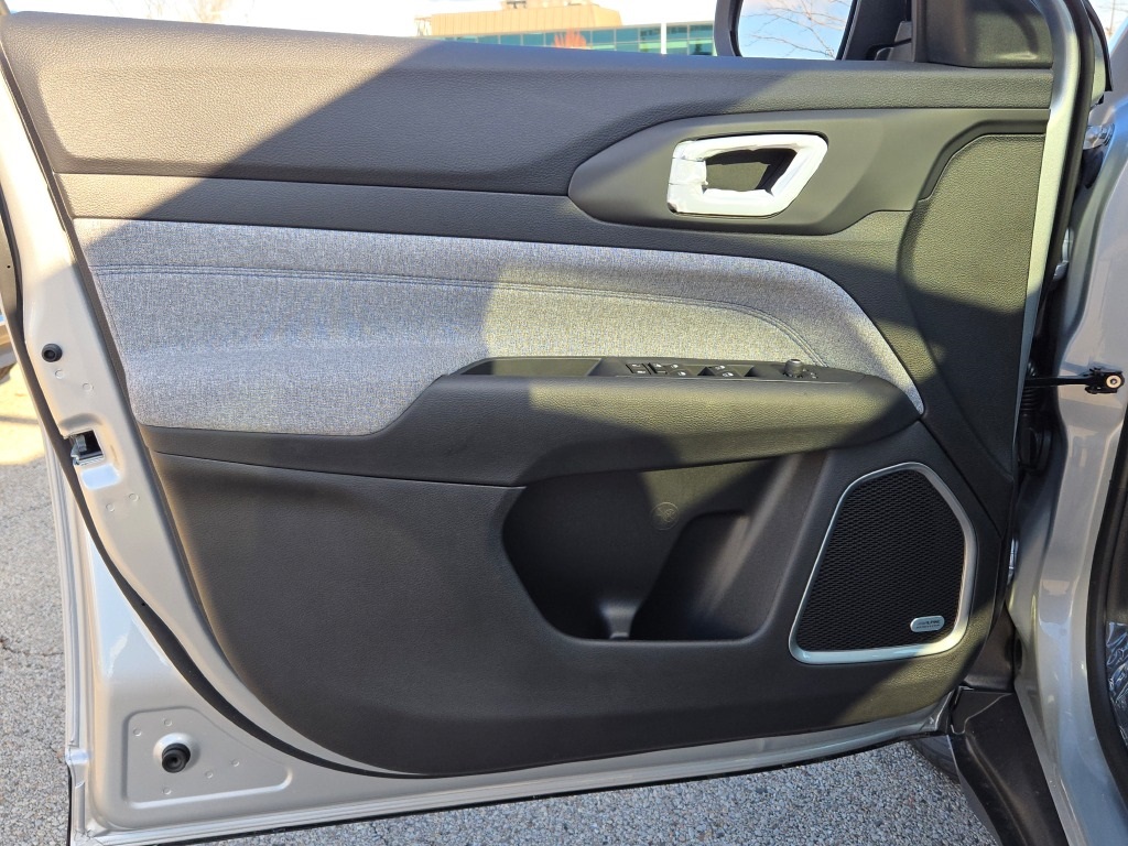 2025 Jeep Compass Latitude photo 19