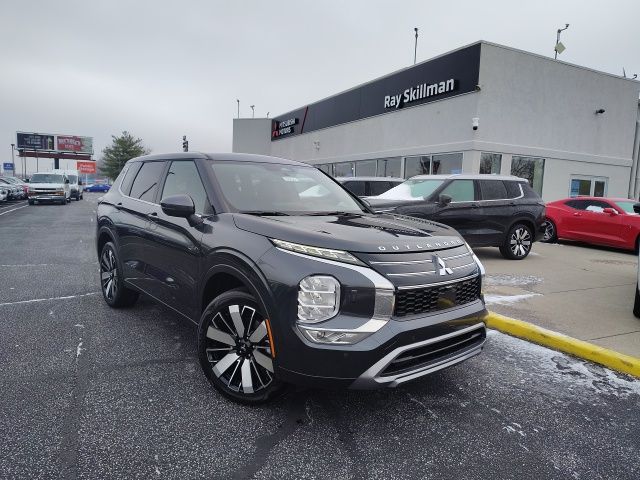 2025 Mitsubishi Outlander SE's photo