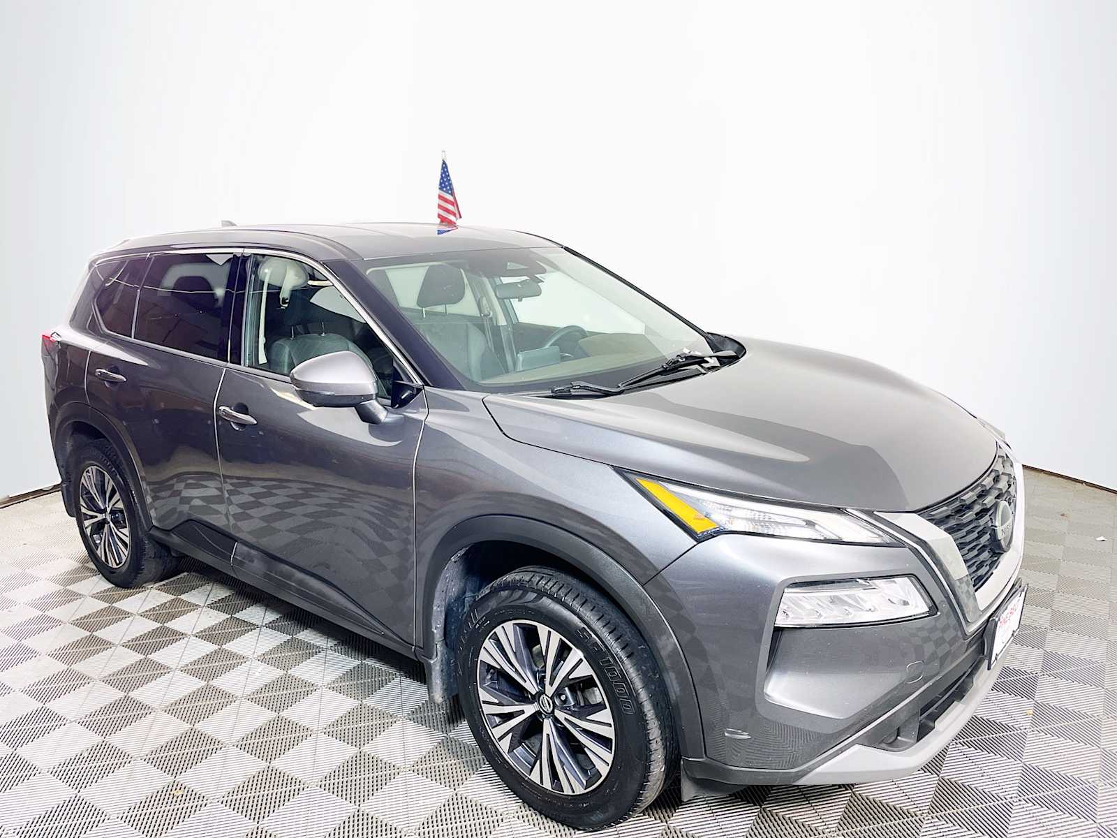 2021 Nissan Rogue SV photo 3