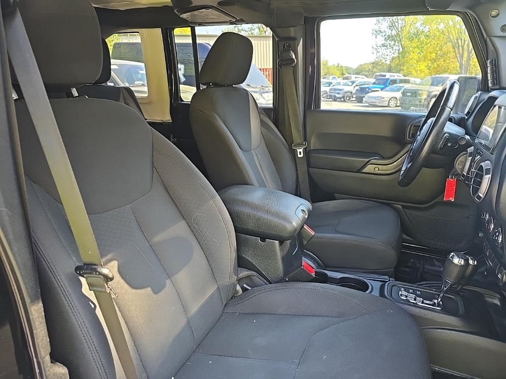 2016 Jeep Wrangler Unlimited Sport photo 16