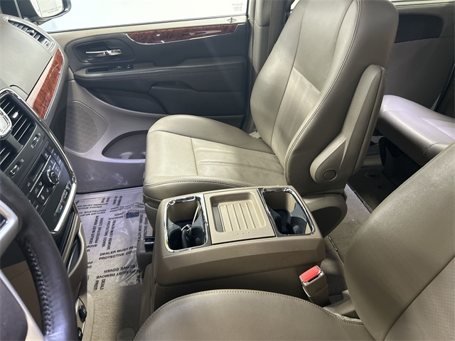 2014 Chrysler Town & Country photo 36