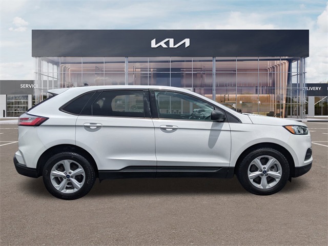 2021 Ford Edge SE photo 2