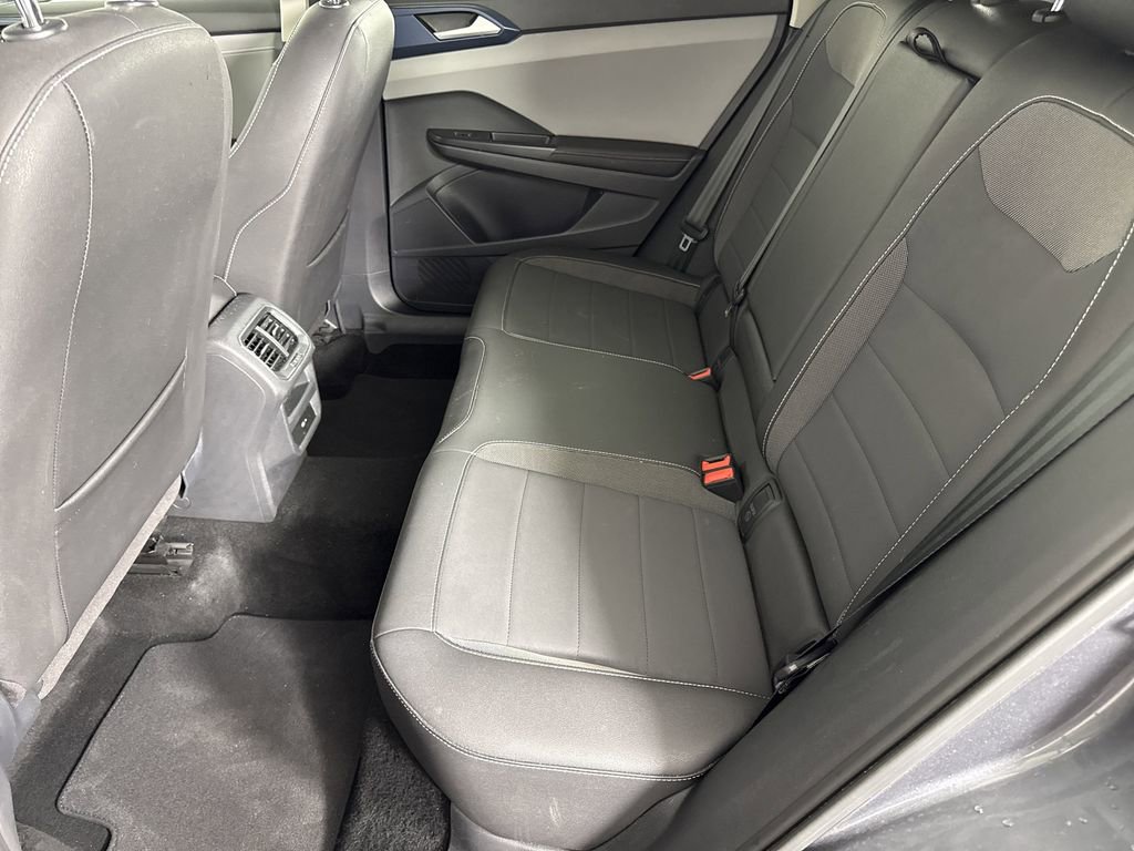 2024 Volkswagen Taos SE photo 16